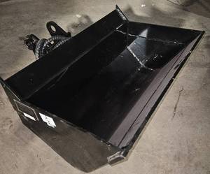 lot 1320 image: Unused GIYI 5-Ton Hydraulic Tilt Bucket with 45 Degree Angle Tilt - With 45 degrees of Tilt in Both Directions, Work From Either Side of Your Project For Precise Grading and Digging on Slopes or Uneven Surfaces