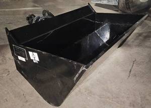 lot 1321 image: Unused GIYI 5-Ton Hydraulic Tilt Bucket with 45 Degree Angle Tilt - With 45 degrees of Tilt in Both Directions, Work From Either Side of Your Project For Precise Grading and Digging on Slopes or Uneven Surfaces