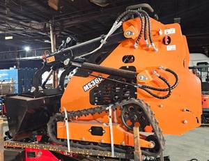 lot 1439 image: Unused MMS Skid Steer Loader with Tracks - Model MS26C 730Kg Mini Stand On Skid Steer Track Loader