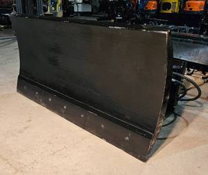 lot 1326 image: Unused - GIYI 70 Inch Heavy Duty Skid Steer Snow Shovel Model SV70