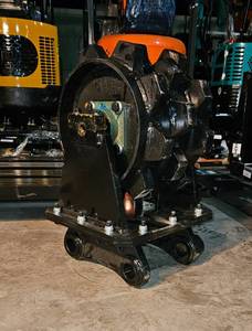 lot 1309 image: UNUSED - GIYI - Heavy Duty 406lb Compaction Wheel Attachment for a CAT 307 Excavator or Equivalent - 16 Inch Diameter - 11 Inches Wide