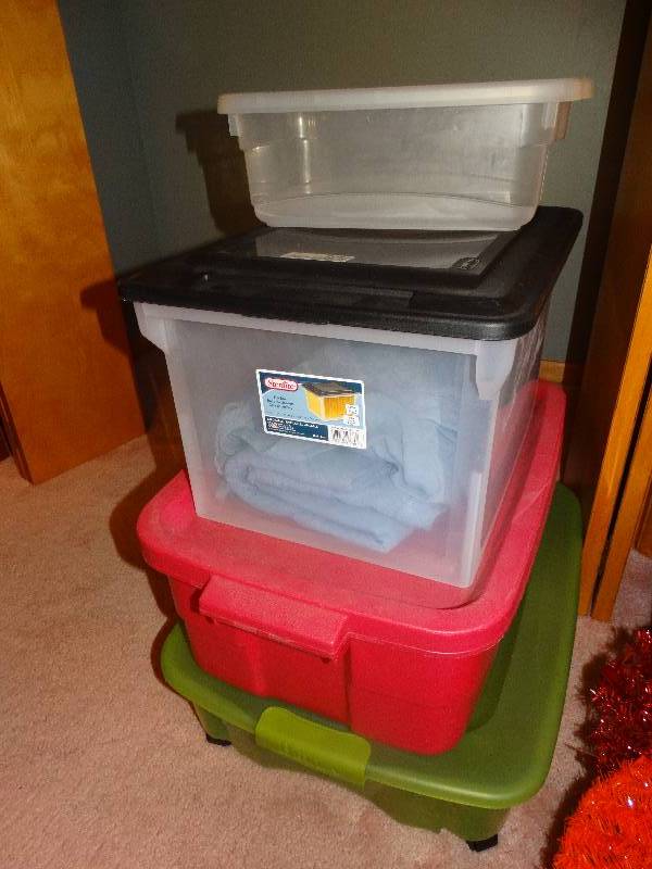 lot 2002 image: 4 Storage Tubs wLids, Sheet Set, Blanket.