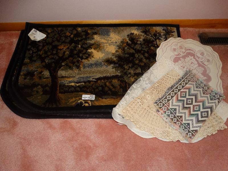 lot 2007 image: 3 Rugs, Placemats, & Table Cloth.
