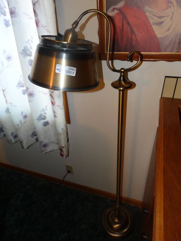 lot 2060 image: Brass Floor Lamp.