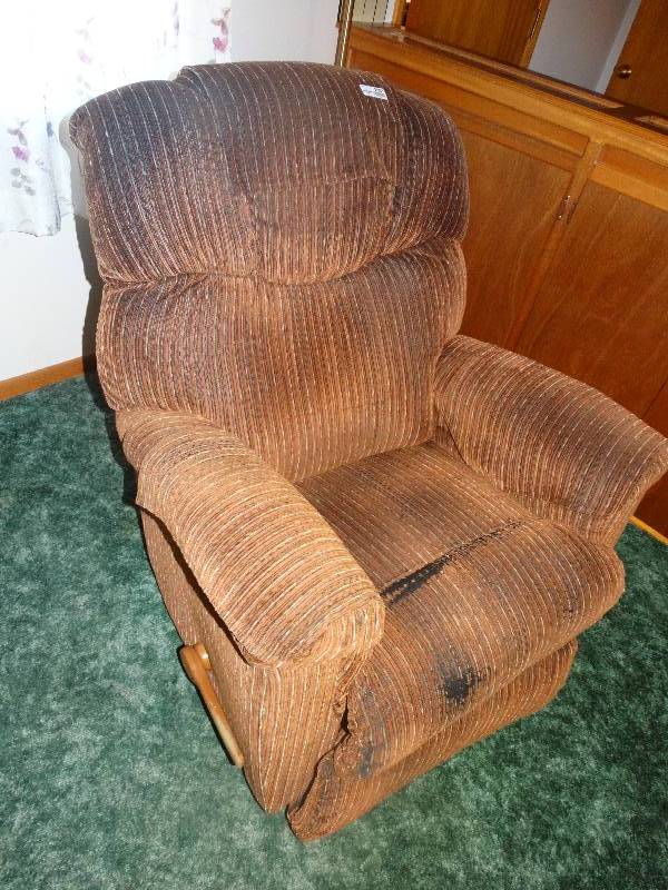 lot 2061 image: La-Z-Boy Swivel RockerRecliner.