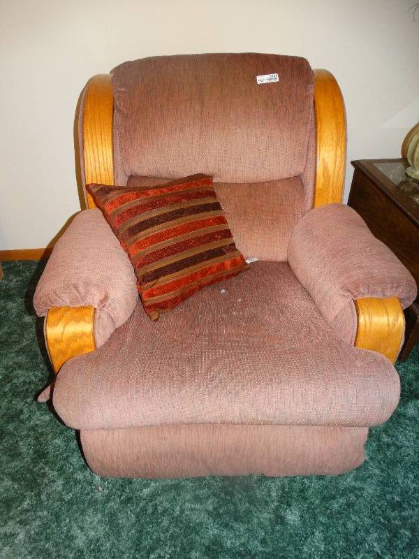 lot 2064 image: Oak Trim Recliner wPillow.
