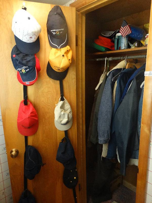 lot 2137 image: Contents of Closet.