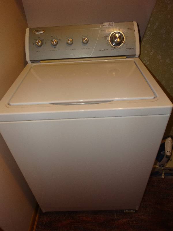 lot 2140 image: Whirlpool Super Capacity Plus - 10 Cycle Washing Machine.