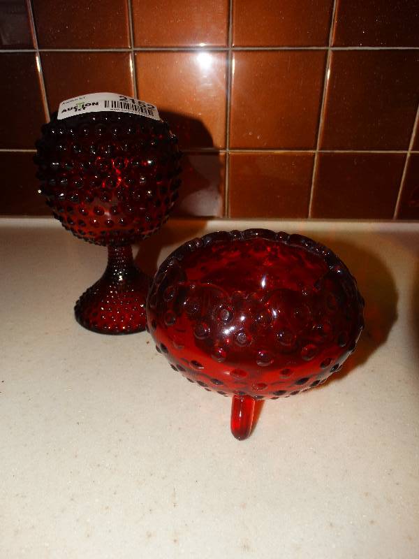 lot 2152 image: Amberina 3-Toed Hobnail Ivy Ball Vase. Ruby Hobnail Glass Pedestal Ball Vase - possibly Fenton.