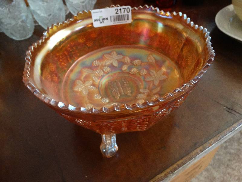 lot 2170 image: Vintage Marigold Carnival Glass Butterfly & Berries Pattern 3 footed Bowl - has crack.