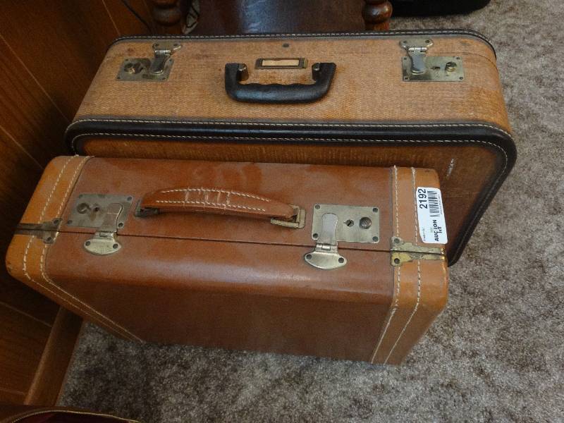 lot 2192 image: 2 Vintage Suitcases.