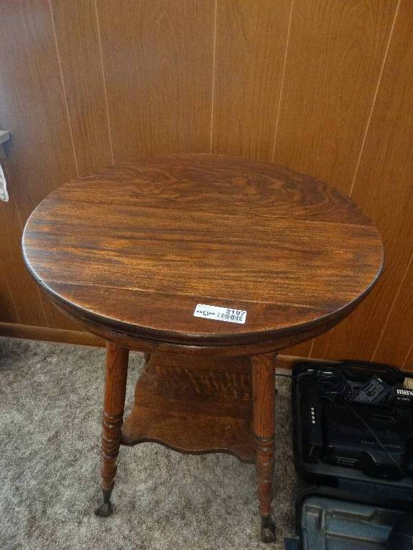 lot 2197 image: Antique Parlor Table.