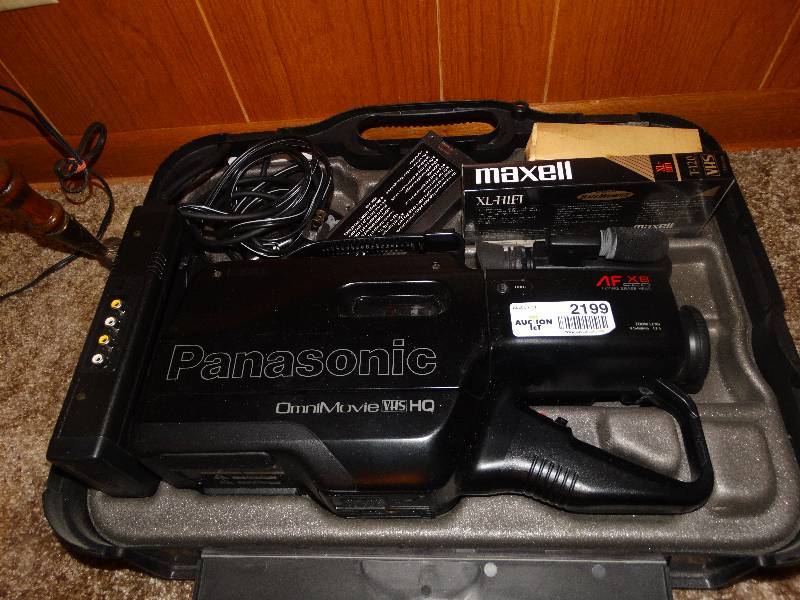 lot 2199 image: Panasonic OmniMovie VHS HQ CAmera waccessories - in case.