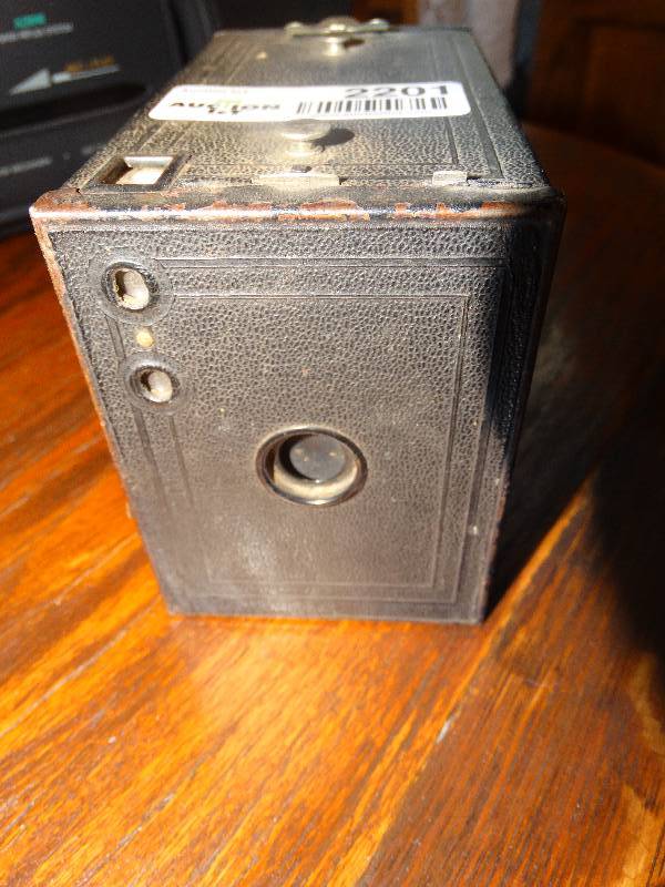 lot 2201 image: Antique Kodak #2 Brownie Camera.