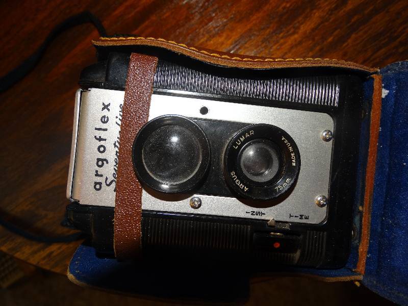 lot 2202 image: Antique Argus Argoflex Seventy-Five Camera in Case.