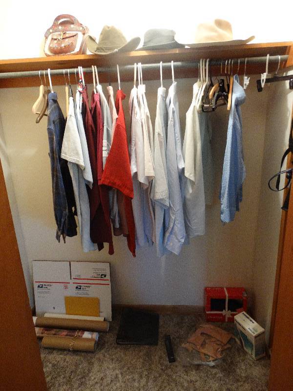 lot 2211 image: All Contents of Closet.