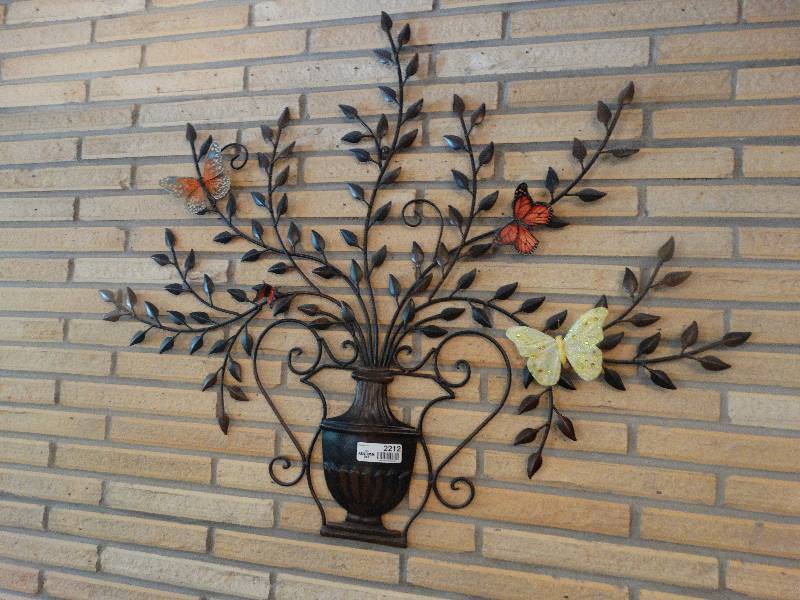 lot 2212 image: Floral Wall Hanging wButterflies.