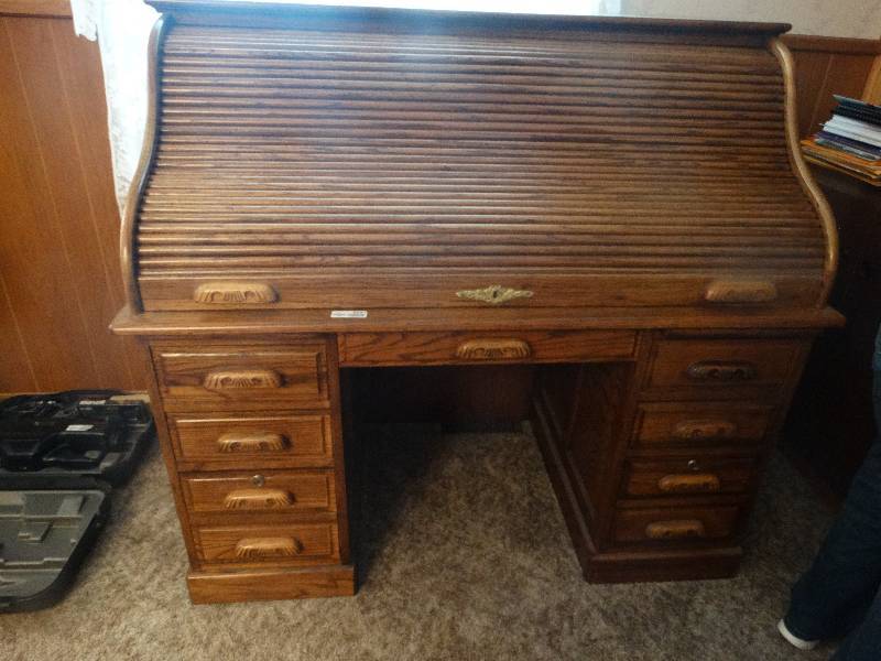 lot 2221 image: Large Oak Roll-Top Desk - wHuge amount of Storage.