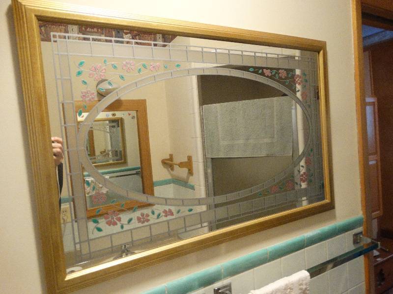 lot 2222 image: All Contents in Bathroom.  Mirror, Wall Art, Corner Shelf, Towels, Small Fan, Scale, Rug,Trash Can, & Contents of Cabinet over Stool.