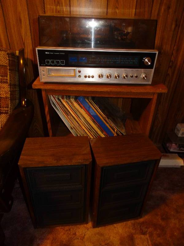 lot 2235 image: Stereo8 Track System wSpeakers, Stand & Albums.