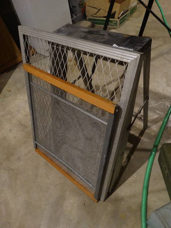 lot 2256 image: Metal Step Ladder, Grate, Sliding Screen.