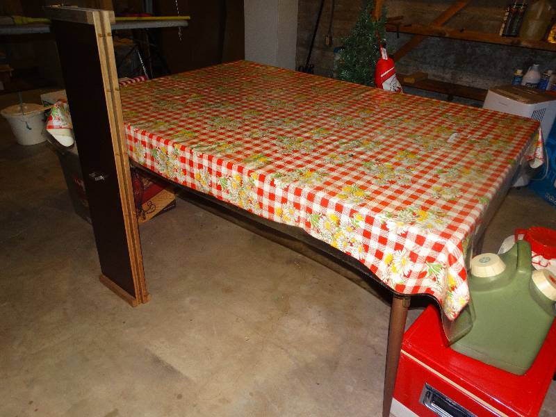 lot 2274 image: Large Mid-Century Dining Table w2 Leaves, Table Cloth, & Plastic Cover.