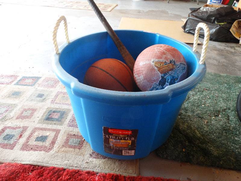 lot 2304 image: Rubbermaid Utility Tub wVarious Balls & a Bat.