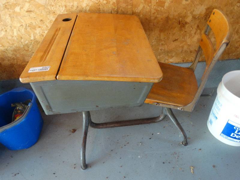 lot 2323 image: Vintage School desk.