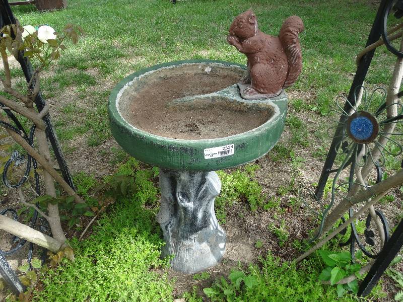 lot 2334 image: Concrete bird bath