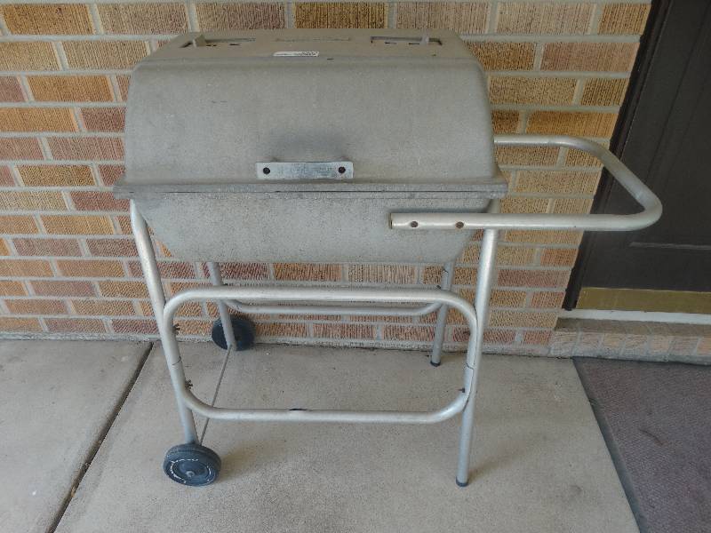 lot 2335 image: Char-broil grill