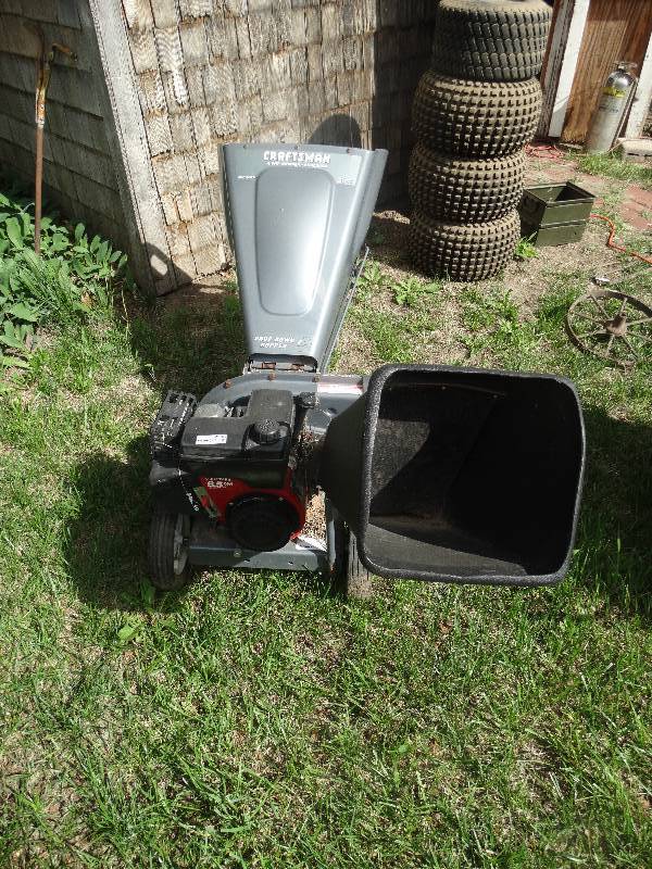 lot 2338 image: Craftsman 6.5 hp chipper shredder