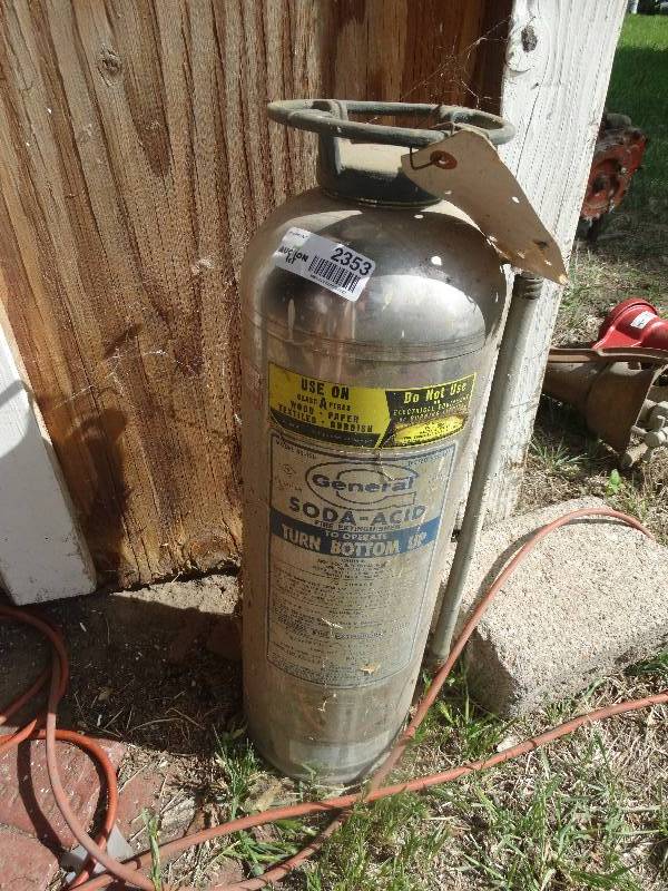 lot 2353 image: Old fire extinguisher