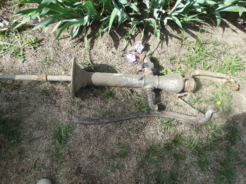 lot 2362 image: Large pitcher pump