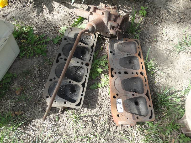 lot 2365 image: Car motor parts