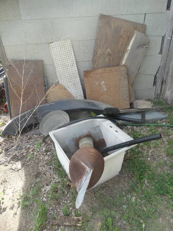 lot 2385 image: Lot of various scrap iron & wood