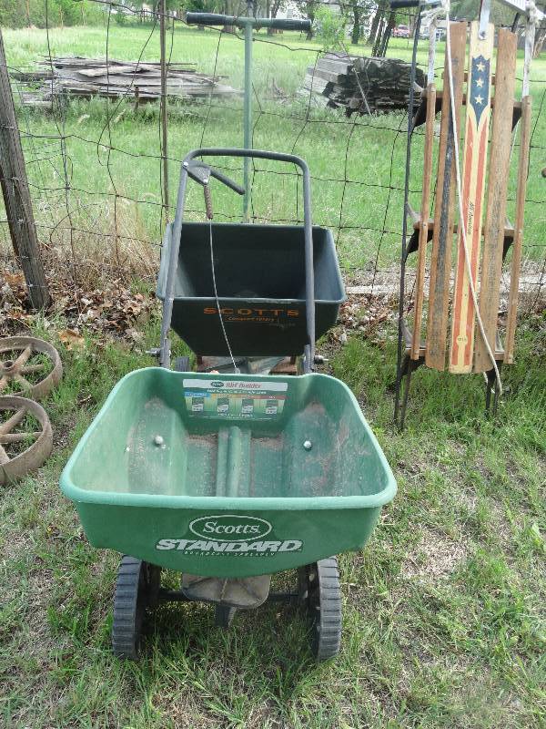 lot 2395 image: 2 lawn spreaders