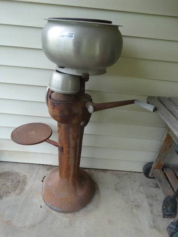 lot 2408 image: Cream separator