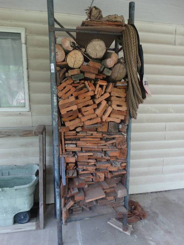 lot 2413 image: Firewood rack w wood