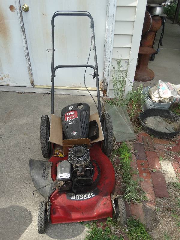 lot 2416 image: Push mower