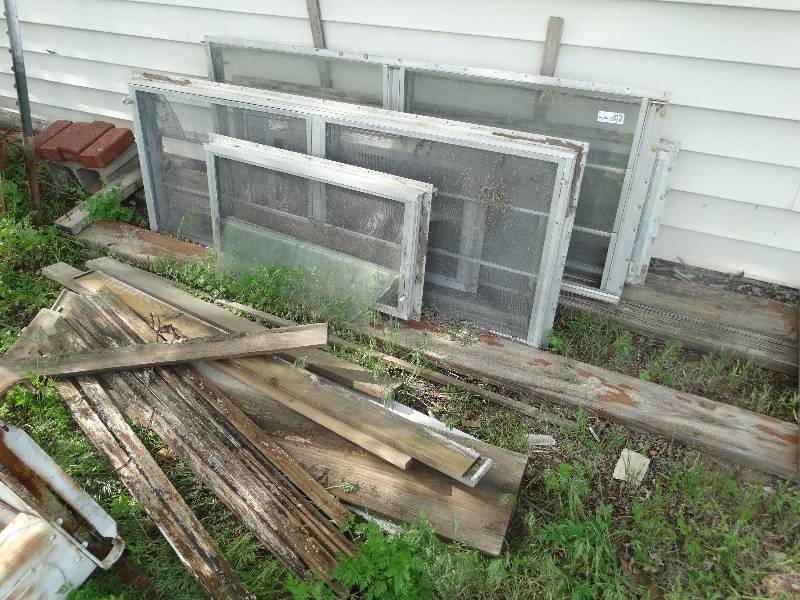 lot 2420 image: Lot of windows