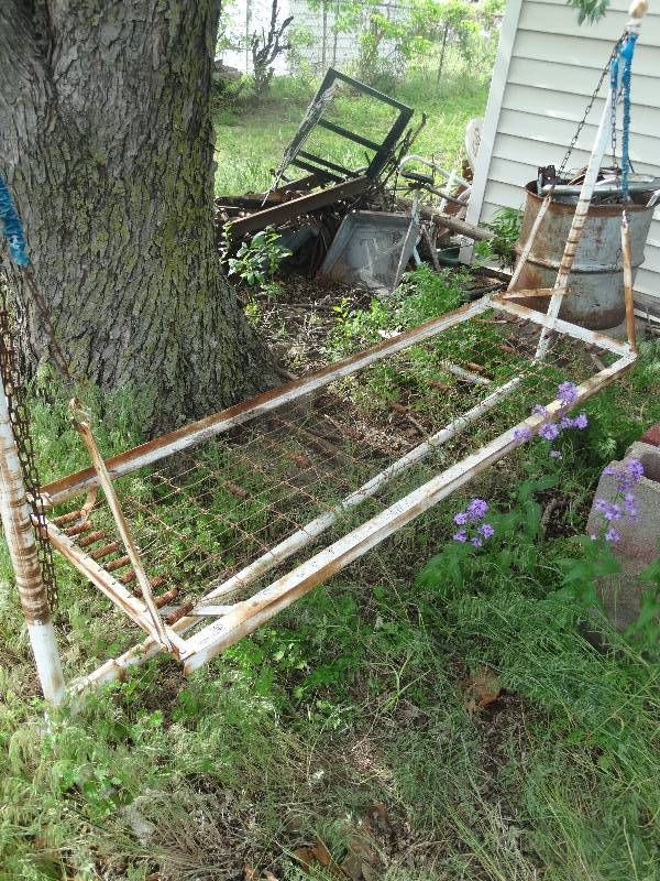 lot 2424 image: Metal swing