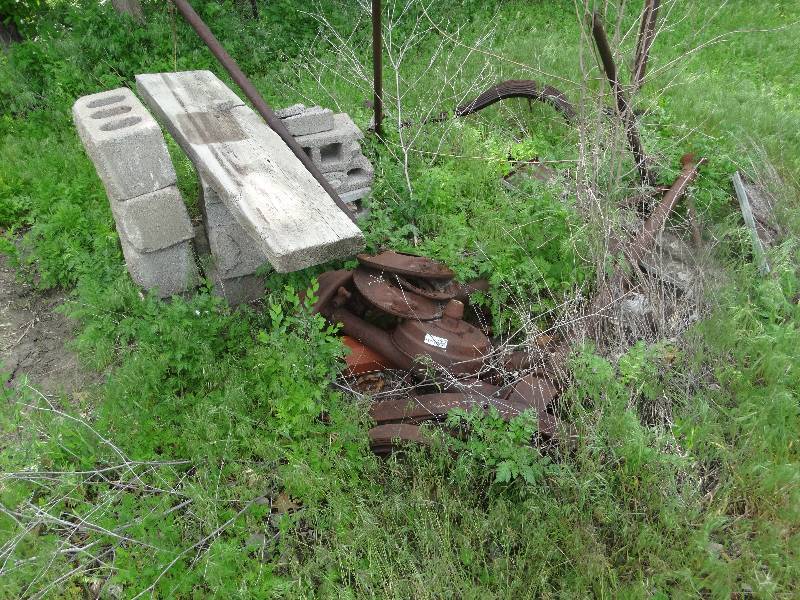 lot 2433 image: Lot of various car metal scrap car parts