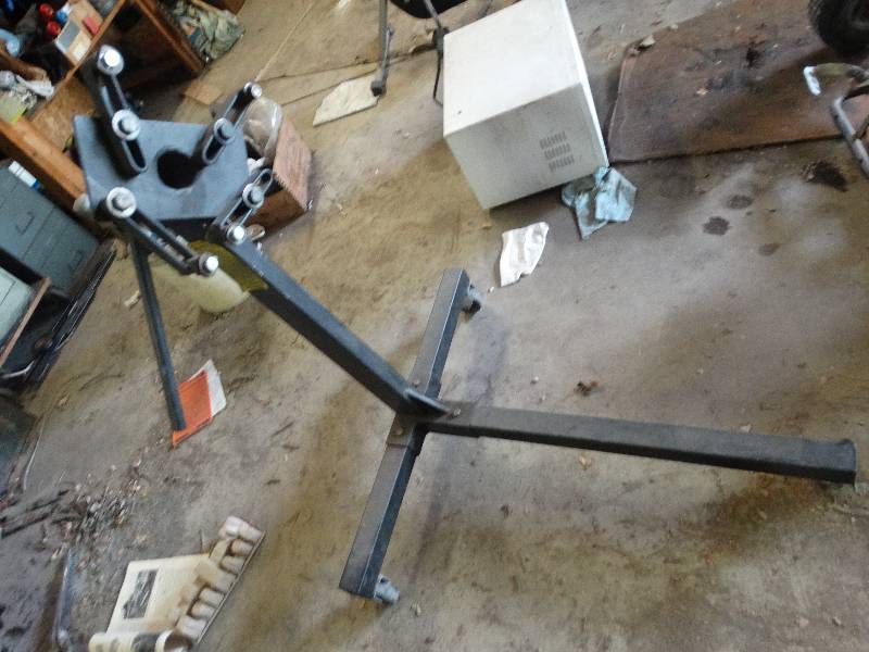 lot 3116 image: 1000lbs engine stand.
