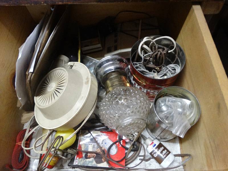 lot 3125 image: Lot of old electronics, cords and etc.