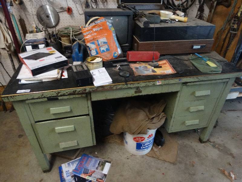 lot 3129 image: Desk and contents.