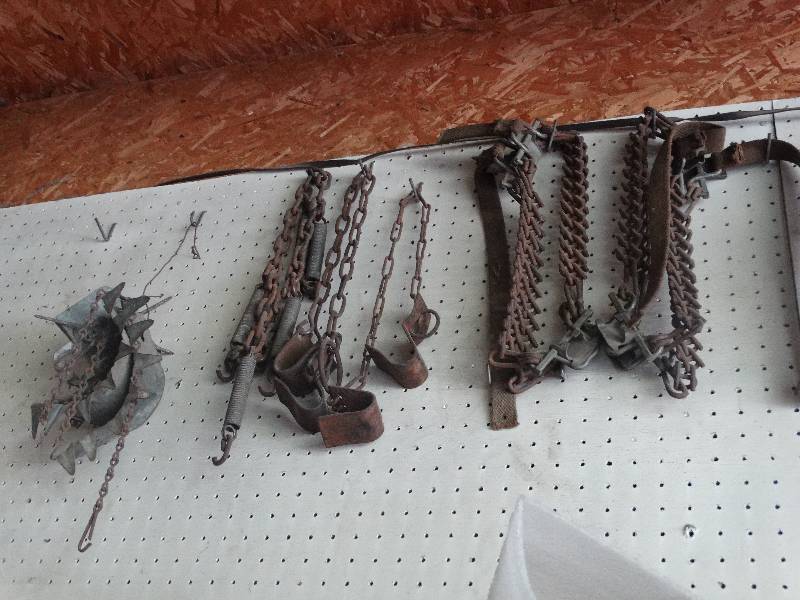 lot 3133 image: Contents of pegboard.