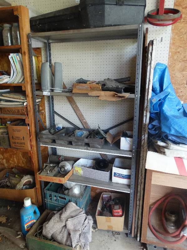 lot 3135 image: Shelf and contents.