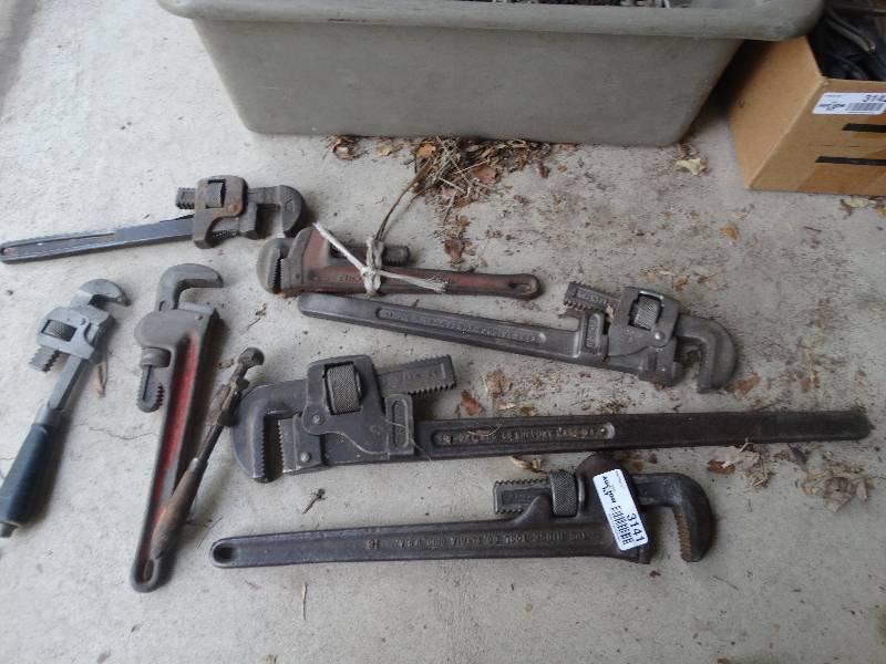 lot 3141 image: Lot of monkey wrenches various sizes.