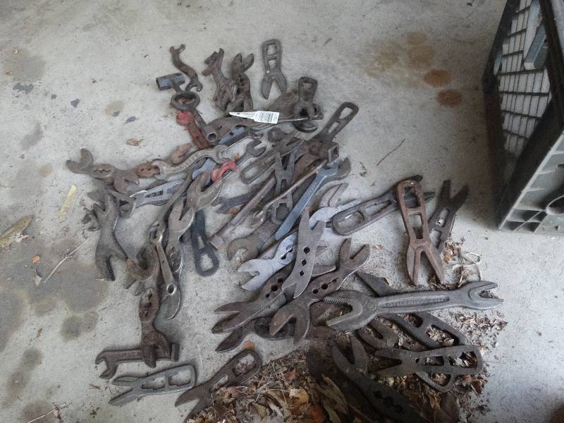 lot 3144 image: Lot of wrenches various sizes.