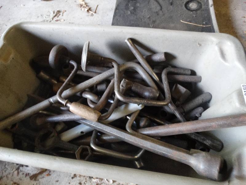 lot 3150 image: Lot of hand tools.